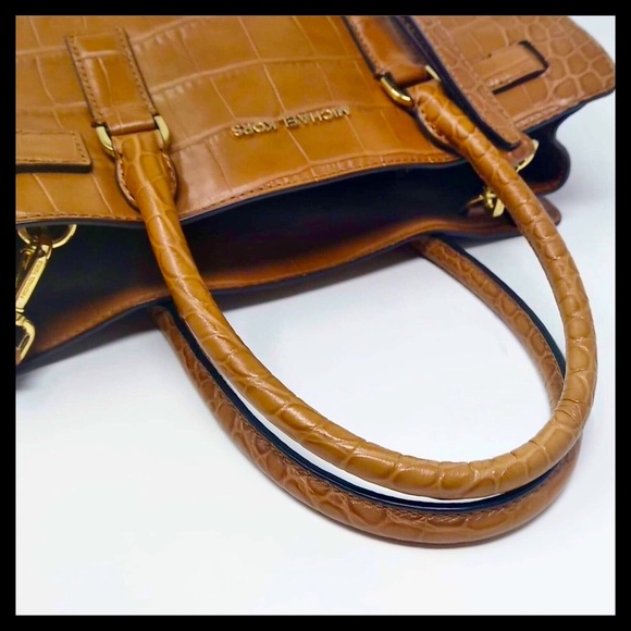 ❌SOLD❌ Dillon Large Embossed Croc NS Tote - Picture 9 of 12